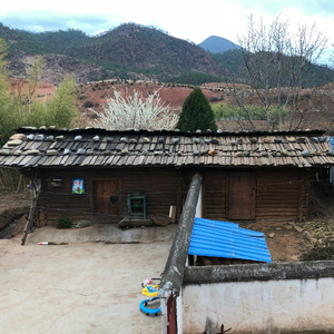 石头已站立成房子