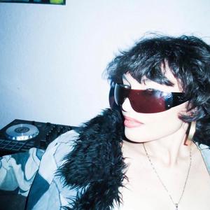 WILL U GO TO THE NIGHT SHOW? (feat. Michael Motorcycle)