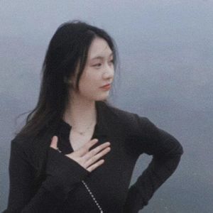 《喜欢草莓奶冻的傻小子》