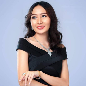 အနားမှာဘယ်သူရှိလဲ