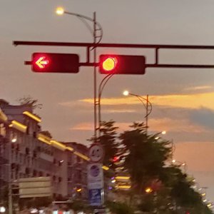 夏日雨后山间小道