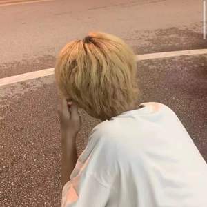 提笔勾写帝王绝