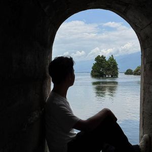 别怕夜的漫长 你是自己的星光