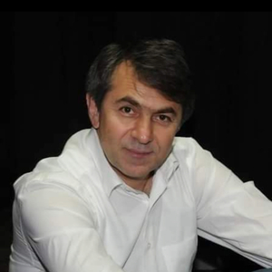 Bahçelerde Mor Meni