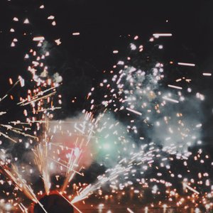 我思念橘色的人们、春日与烟花