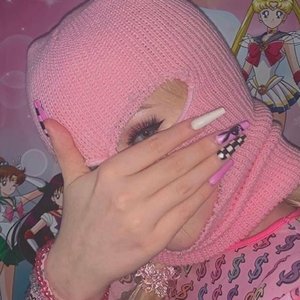 MTG = ELA PULA O MURO