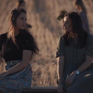 De ne-am schimba (feat. Naomi Magda)