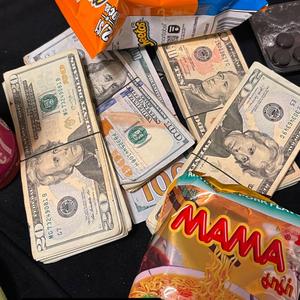 Shit be going on (feat. 1LuuJ2 , RichlivinTC , imhimkrazy192)