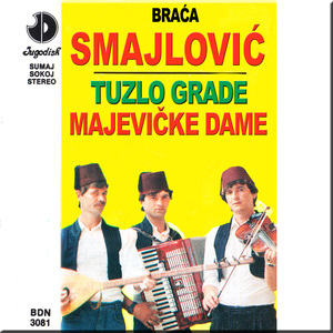 Djevojka je bijele ruke prala