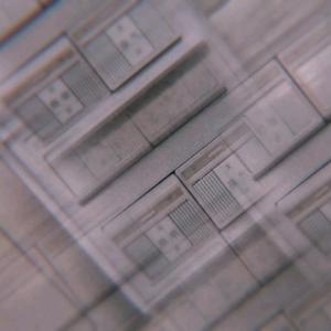 他在从左数第二栋楼一跃而下