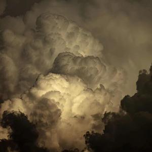 雪花飞翔在乌云之中(BGM)