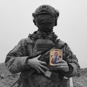 Красной нитью