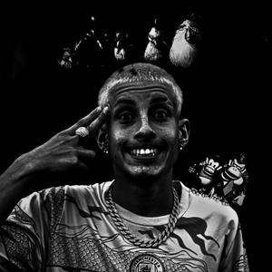 POSTURA (feat. Gustinzx)