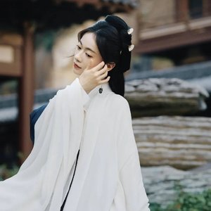 不破不立女子洛伊藜