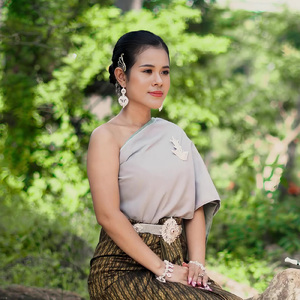លាមុំទៅបួស