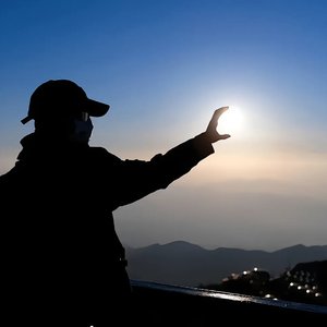 离人心上苦缠绵