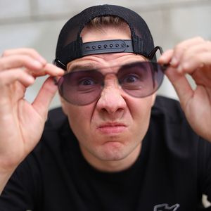 Офисный мотыль