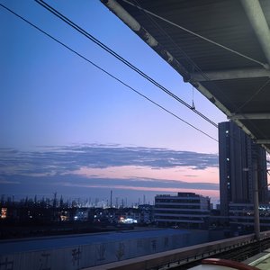 每场雨里找彩虹