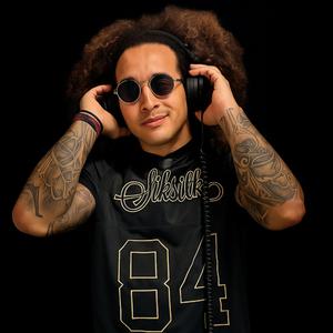 Behind the Streetshow