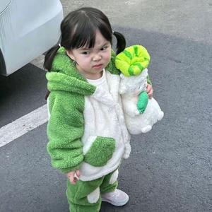 宝宝肚肚打雷了