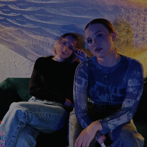 Притворяться