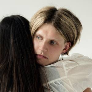 я не буду целовать