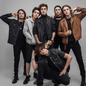 Kucing Garong Makan Perasaan