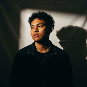 Melawan Atau Tenggelam