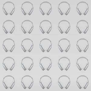 有种感觉我们之间隔得越来越远