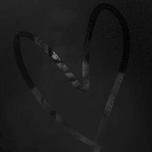 Не идеальна