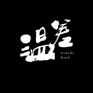 模糊的房间和阴天的我