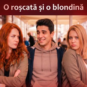 O roșcată și o blondină