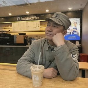 红了脸红了眼