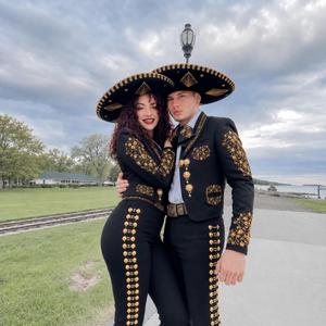 Amor mío (feat. Selena Cruz)