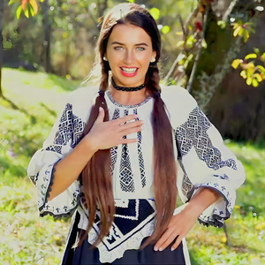 Tăt Mă Uit Din Deal in Luncă