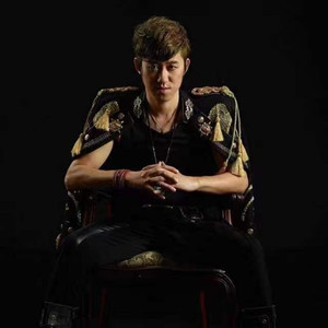 伤心的时候有我陪着你 (伴奏)