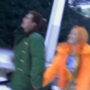 手是他主动牵的 走不出来的人是我