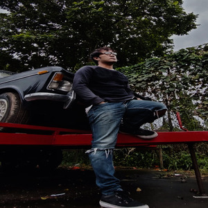 Masuk Kuping Kanan Kiri