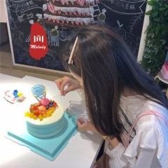 开车时请抓紧你的方向盘