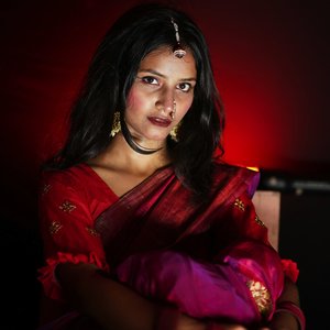 নারী দেহে আছে দুটি পর্বত শৃঙ্গ, তার কারণে সুন্দর লাগে নারী অঙ্গ