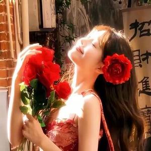 月亮只有一个 你也是