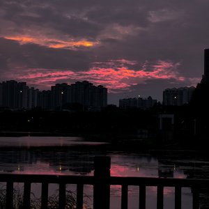 《怒火焚牢》