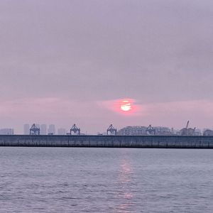 抬头看看今天的日出吧