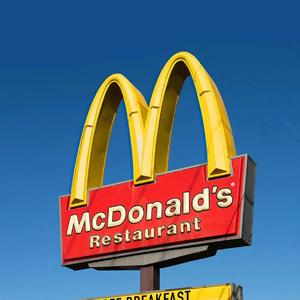 她一定也很喜欢麦当劳