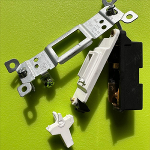 Brewing (feat. G-Stylez)