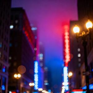 城市的霓虹灯 模糊了我的梦