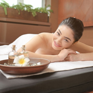 Piano Melodies Flow in Spa Waters