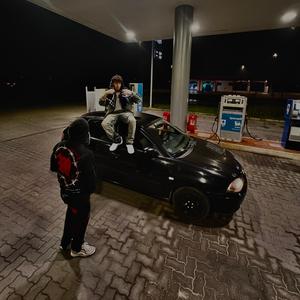 KINGS (feat. Foden & Maclam)