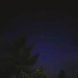 我们终究会湮灭为原子 靠在一起