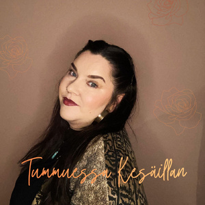 Tummuessa kesäillan